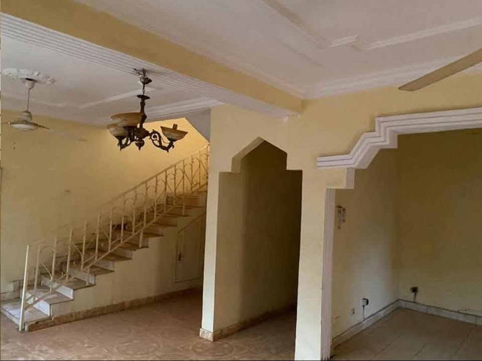 Maison à étages à vendre