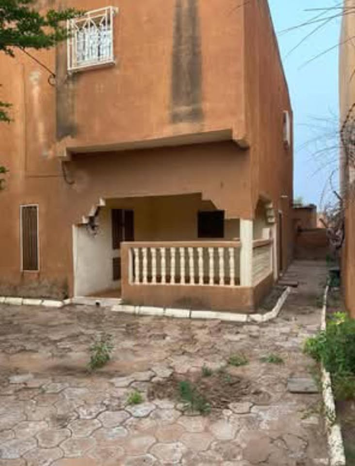 Maison à étages à vendre