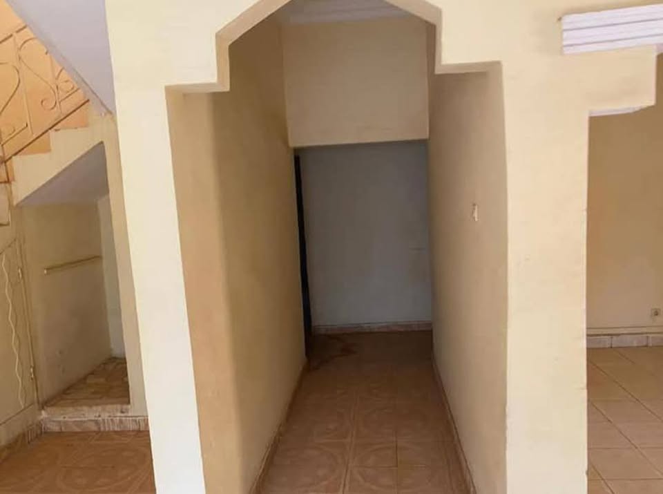 Maison à étages à vendre